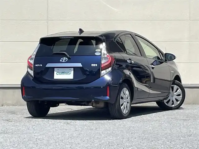 トヨタ アクア S スタイルブラック 茨城県 2018(平30)年 6.4万km ダークブルーマイカ Toyota Safety Sense C/純正SDナビ(NSCP-W64)/・ワンセグYV/CD/BT/バックカメラ/ETC/ステアリングリモコン/オートハイビーム/オートライト/LEDライト/ライトレベライザー/Wエアバッグ/横滑り防止装置/ABS/フロアマット/ウインカーミラー/電動格納ミラー/スマートキー/プッシュスタート/取扱説明書