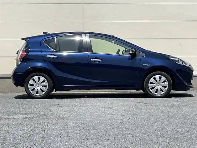 トヨタ アクア S スタイルブラック 茨城県 2018(平30)年 6.4万km ダークブルーマイカ Toyota Safety Sense C/純正SDナビ(NSCP-W64)/・ワンセグYV/CD/BT/バックカメラ/ETC/ステアリングリモコン/オートハイビーム/オートライト/LEDライト/ライトレベライザー/Wエアバッグ/横滑り防止装置/ABS/フロアマット/ウインカーミラー/電動格納ミラー/スマートキー/プッシュスタート/取扱説明書