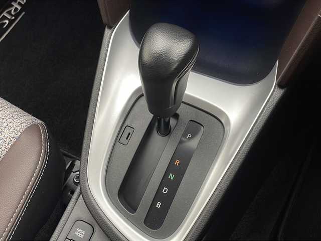 トヨタ ヤリスクロス ハイブリッド Z 千葉県 2020(令2)年 3.6万km ホワイトパールクリスタルシャイン 純正8インチナビ/　AM FM Bluetooth USB/フルセグTV/バックモニター/レーダークルーズコントロール/プリクラッシュセーフティ/レーンキープアシスト/オートハイビーム/パーキングアシスト/ビルトインETC2.0/ドライブレコーダー/LEDオートヘッドライト/ハーフレザーシート/パワーシート/シートヒーター(前席)/純正18インチアルミホイール/ドライブモードセレクト/オートブレーキホールド/スマートキー&プッシュスタート