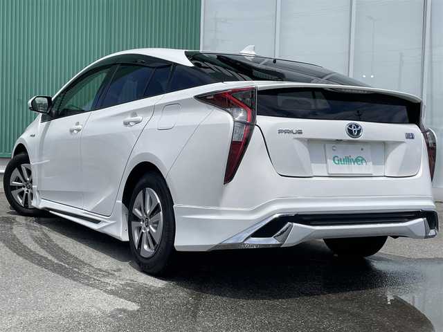 トヨタ プリウス S 福岡県 2018(平30)年 6.9万km スーパーホワイトⅡ エンジンスタートボタン/スマートキー（スペアキー１本）/アイドリングストップ/パワーステアリング/パワーウィンドウ/オートエアコン/ETC/純正SDナビ（CD.BT.ワンセグ）/純正フロアマット/純正アルミホイール/エアロパーツ（F.S.R）/ABS/横滑り防止装置/盗難防止装置/オートライト/W+サイドエアバック/衝突軽減システム/カーテンエアバック