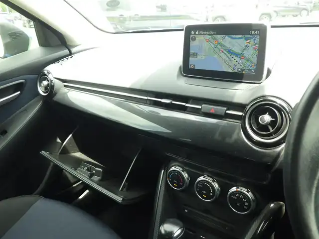 マツダ デミオ 13S 千葉県 2014(平26)年 5.1万km ダイナミックブルーマイカ スマートシティブレーキサポート/エコアイドル/純正SDナビ/地デジTV/【DVD/CD再生機能　Bluetooth接続】/バックカメラ/革巻きステアリング/ステアリングスイッチ/LEDヘッドライト/ウインカーミラー/純正15インチアルミホイル/サイド/カーテンエアバッグ/アドバンストキーレスエントリー
