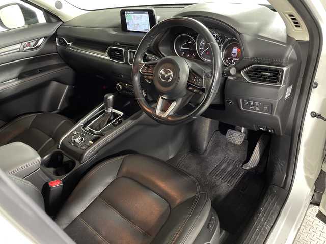 マツダ ＣＸ－５ XD Lパッケージ 神奈川県 2018(平30)年 6.8万km スノーフレイクホワイトパールマイカ マツダコネクトSDナビゲーション/フルセグ　CD DVD　AM FM Bluetooth　USB　AUX/360度ビューモニター/BOSEサウンドシステム/電動リアゲート/アドバンストスマートシティブレーキサポート/後退時スマートシティブレーキサポート/誤発進抑制機能/スマートシティブレーキサポート/レーダークルーズコントロール/ブラインドスポットモニタリング/車線逸脱警報システム/レーンキープアシストシステム/リアパーキングセンサー/ドライバーアテンションアラート/オートハイビーム/ステリングヒーター/標識認識システム/クリアランスソナー/アイドリングストップ/電子パーキング/オートホールド/本革シート/全席シートヒーター/前席パワーシート