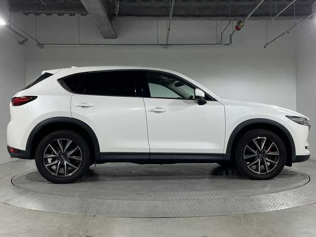 マツダ ＣＸ－５ XD Lパッケージ 神奈川県 2018(平30)年 6.8万km スノーフレイクホワイトパールマイカ マツダコネクトSDナビゲーション/フルセグ　CD DVD　AM FM Bluetooth　USB　AUX/360度ビューモニター/BOSEサウンドシステム/電動リアゲート/アドバンストスマートシティブレーキサポート/後退時スマートシティブレーキサポート/誤発進抑制機能/スマートシティブレーキサポート/レーダークルーズコントロール/ブラインドスポットモニタリング/車線逸脱警報システム/レーンキープアシストシステム/リアパーキングセンサー/ドライバーアテンションアラート/オートハイビーム/ステリングヒーター/標識認識システム/クリアランスソナー/アイドリングストップ/電子パーキング/オートホールド/本革シート/全席シートヒーター/前席パワーシート