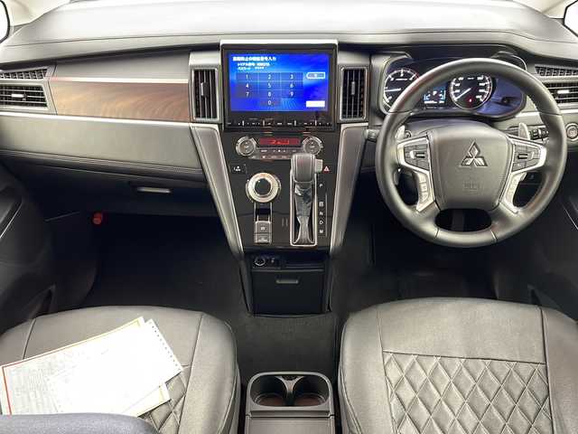 三菱 デリカＤ：５ P 岐阜県 2022(令4)年 2.5万km アメジストブラック 純正10．1インチナビ/ (AM/FM/Bluetooth)/衝突軽減ブレーキ/レーンキープアシスト/ブラインドスポットモニター/レーダークルーズコントロール/全方位モニター/両側パワースライドドア/オートサイドステップ/パワーバックドア/パワーシート/シートヒーター/ハンドルヒーター/パドルシフト/LEDヘッドライト/純正アルミホイール/ETC/フロアマット/ドアバイザー/電動パーキングブレーキ/オートホールド
