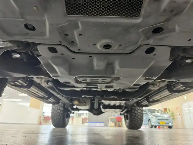 トヨタ ＦＪクルーザー カラーパッケージ 三重県 2017(平29)年 5.3万km ホワイト ガソリン/4WD/フロア5AT/ストラーダ 7インチナビ CN-RE03WD/（FM/AM/SD/iPod/TV/USB/Bluetooth/MEMORY MUSIC/CD/DVD/VTR）/バックカメラ/ETC/安全/・バックソナー/・SRS 前席サイドエアバッグ＆前後席カーテンシールドエアバッグ/・EBD付ABS/装備/・【OP】アクティブトラクションコントロール［A-TRAC］/・【OP】ウインドシールドデアイサー/・【OP】サイドステップ/・【OP】間欠リヤワイパー/・クルーズコントロール/・マニュアルエアコン/・ステアリングスイッチ/・リヤフォグランプ/・チルトステアリング/・電動調整ドアミラー＆広角フェンダーミラー/・285/70R17 グッドリッチ・マッドテレーンタイヤ＆17×●Jアルミホイール/・リモコンキーx2、スペアメカキーx1/など