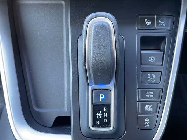 トヨタ ヴォクシー ハイブリッド S－Z 埼玉県 2023(令5)年 1.5万km ホワイトパールクリスタルシャイン Toyota Safety Sense/純正メモリナビ/　　Bluetooth/CD/DVD/ブルーレイ/フルセグ/HDMI/純正フリップダウンモニター/パノラミックビューモニター/両側パワースライドドア/パワーバックドア/レーダークルーズコントロール/LEDオートヘッドライト、オートマチックハイビーム/ハーフレザーシート/全席シートヒーター/純正16インチアルミホイール/パーキングアシスト/USBポート/100V充電/横滑り防止装置/ETC2.0/禁煙車/保証書/取扱説明書/スペアキー