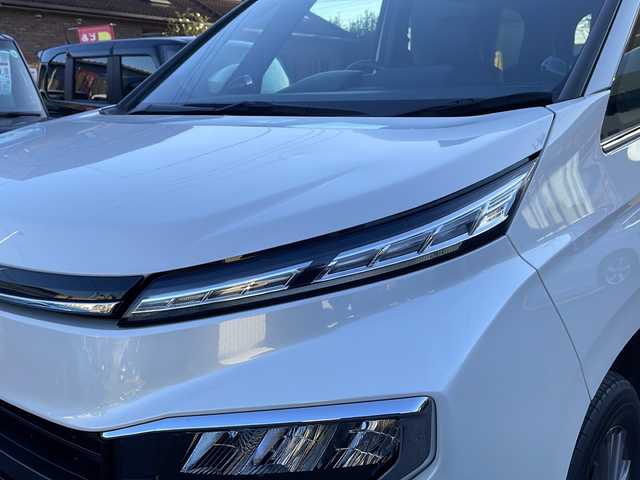 トヨタ ヴォクシー ハイブリッド S－Z 埼玉県 2023(令5)年 1.5万km ホワイトパールクリスタルシャイン Toyota Safety Sense/純正メモリナビ/　　Bluetooth/CD/DVD/ブルーレイ/フルセグ/HDMI/純正フリップダウンモニター/パノラミックビューモニター/両側パワースライドドア/パワーバックドア/レーダークルーズコントロール/LEDオートヘッドライト、オートマチックハイビーム/ハーフレザーシート/全席シートヒーター/純正16インチアルミホイール/パーキングアシスト/USBポート/100V充電/横滑り防止装置/ETC2.0/禁煙車/保証書/取扱説明書/スペアキー