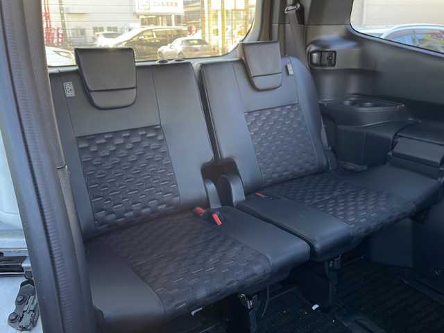 トヨタ ヴォクシー ハイブリッド S－Z 埼玉県 2023(令5)年 1.5万km ホワイトパールクリスタルシャイン Toyota Safety Sense/純正メモリナビ/　　Bluetooth/CD/DVD/ブルーレイ/フルセグ/HDMI/純正フリップダウンモニター/パノラミックビューモニター/両側パワースライドドア/パワーバックドア/レーダークルーズコントロール/LEDオートヘッドライト、オートマチックハイビーム/ハーフレザーシート/全席シートヒーター/純正16インチアルミホイール/パーキングアシスト/USBポート/100V充電/横滑り防止装置/ETC2.0/禁煙車/保証書/取扱説明書/スペアキー