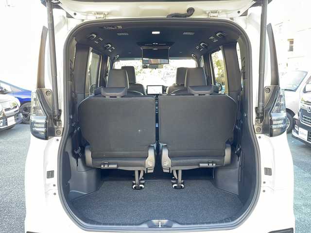 トヨタ ヴォクシー ハイブリッド S－Z 埼玉県 2023(令5)年 1.5万km ホワイトパールクリスタルシャイン Toyota Safety Sense/純正メモリナビ/　　Bluetooth/CD/DVD/ブルーレイ/フルセグ/HDMI/純正フリップダウンモニター/パノラミックビューモニター/両側パワースライドドア/パワーバックドア/レーダークルーズコントロール/LEDオートヘッドライト、オートマチックハイビーム/ハーフレザーシート/全席シートヒーター/純正16インチアルミホイール/パーキングアシスト/USBポート/100V充電/横滑り防止装置/ETC2.0/禁煙車/保証書/取扱説明書/スペアキー