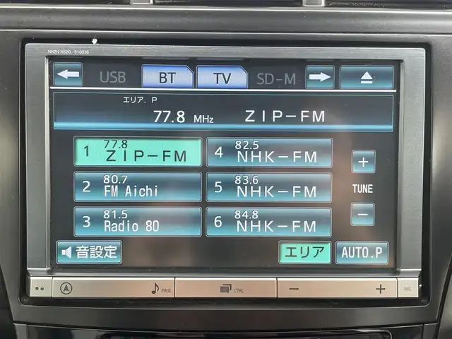 トヨタ プリウス α S チューンブラック 岐阜県 2014(平26)年 6.4万km ホワイトパールクリスタルシャイン (株)IDOMが運営する【じしゃロン多治見店】の自社ローン専用車両になります。こちらは現金またはオートローンご利用時の価格です。自社ローンご希望の方は別途その旨お申付け下さい./ディーラーオプションナビ/　（Bluetooth/DVD/フルセグ）/モデリスタエアロ/ETC/オートライト/フォグランプ/ステアリングリモコン