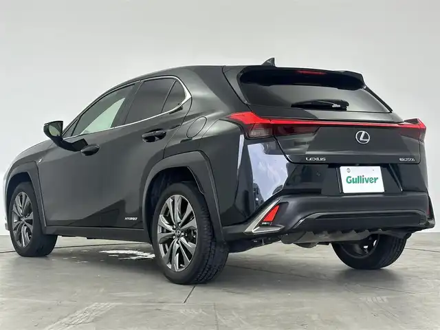 レクサス ＵＸ 250h Fスポーツ 愛知県 2020(令2)年 6.7万km グラファイトブラックガラスフレーク レクサスセーフティーセンス　/レーダークルーズコントロール　/メーカーOPナビ　/フルセグTV　/Bluetooth　/サンルーフ　/クリアランスソナー　/パドルシフト　/パワーバックドア　/パワーシート　/ステアリングヒーター　/自動防眩ミラー　/前後ドライブレコーダー　/USB×2　/ETC2.0 /オートマチックハイビーム　/革巻きステアリング　/レザーシート　