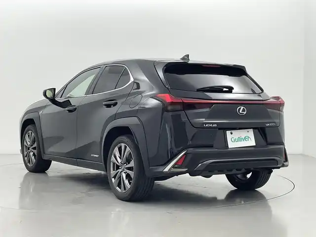 レクサス ＵＸ 250h Fスポーツ 熊本県 2020(令2)年 6.7万km グラファイトブラックガラスフレーク レクサスセーフティーセンス　/レーダークルーズコントロール　/メーカーOP10.3インチナビ　/フルセグTV　/Bluetooth　/サンルーフ　/前後クリアランスソナー　/パドルシフト　/パワーバックドア　/前席シートヒーター/前席パワーシート　/ステアリングヒーター　/自動防眩ミラー　/前後ドライブレコーダー　/USB×2　/ETC2.0 /オートライト/オートマチックハイビーム　/革巻きステアリング　/レザーシート　/純正フロアマット/純正１８インチAW/スマートキー/プッシュスタート