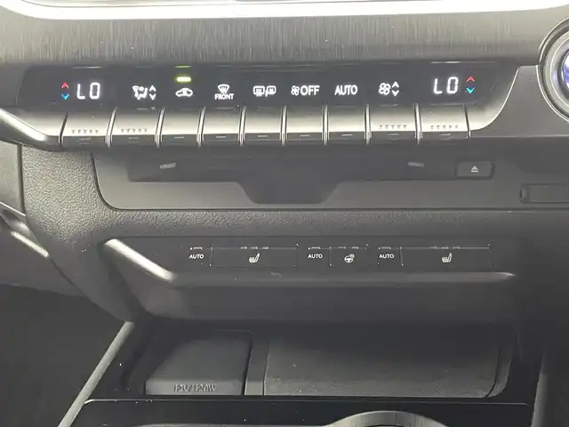 レクサス ＵＸ 250h Fスポーツ 熊本県 2020(令2)年 6.7万km グラファイトブラックガラスフレーク レクサスセーフティーセンス　/レーダークルーズコントロール　/メーカーOP10.3インチナビ　/フルセグTV　/Bluetooth　/サンルーフ　/前後クリアランスソナー　/パドルシフト　/パワーバックドア　/前席シートヒーター/前席パワーシート　/ステアリングヒーター　/自動防眩ミラー　/前後ドライブレコーダー　/USB×2　/ETC2.0 /オートライト/オートマチックハイビーム　/革巻きステアリング　/レザーシート　/純正フロアマット/純正１８インチAW/スマートキー/プッシュスタート