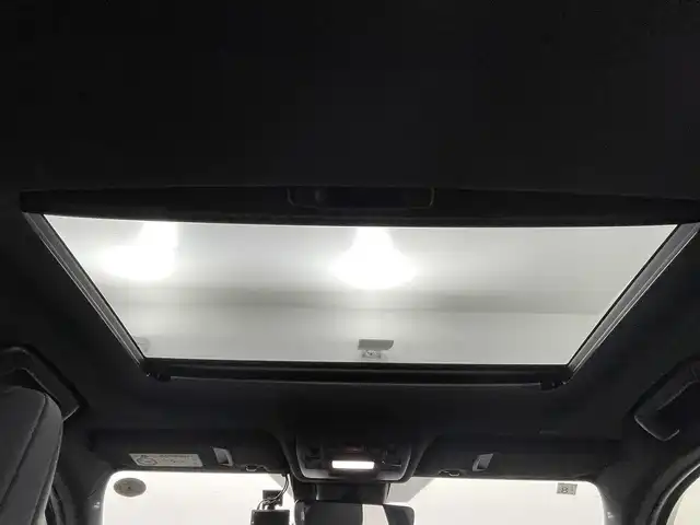 レクサス ＵＸ 250h Fスポーツ 熊本県 2020(令2)年 6.7万km グラファイトブラックガラスフレーク レクサスセーフティーセンス　/レーダークルーズコントロール　/メーカーOP10.3インチナビ　/フルセグTV　/Bluetooth　/サンルーフ　/前後クリアランスソナー　/パドルシフト　/パワーバックドア　/前席シートヒーター/前席パワーシート　/ステアリングヒーター　/自動防眩ミラー　/前後ドライブレコーダー　/USB×2　/ETC2.0 /オートライト/オートマチックハイビーム　/革巻きステアリング　/レザーシート　/純正フロアマット/純正１８インチAW/スマートキー/プッシュスタート