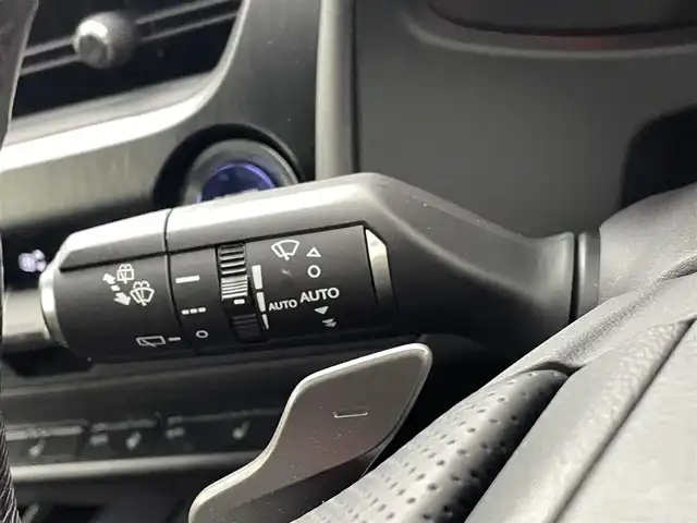 レクサス ＵＸ 250h Fスポーツ 熊本県 2020(令2)年 6.7万km グラファイトブラックガラスフレーク レクサスセーフティーセンス　/レーダークルーズコントロール　/メーカーOP10.3インチナビ　/フルセグTV　/Bluetooth　/サンルーフ　/前後クリアランスソナー　/パドルシフト　/パワーバックドア　/前席シートヒーター/前席パワーシート　/ステアリングヒーター　/自動防眩ミラー　/前後ドライブレコーダー　/USB×2　/ETC2.0 /オートライト/オートマチックハイビーム　/革巻きステアリング　/レザーシート　/純正フロアマット/純正１８インチAW/スマートキー/プッシュスタート