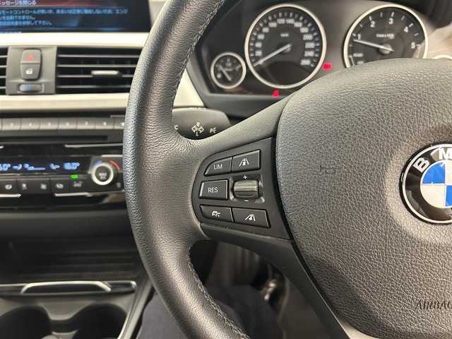 ＢＭＷ ３２０ｄ 岡山県 2017(平29)年 3.9万km アルピンホワイトⅢ 純正ナビ/Bluetooth/バックカメラ/パーキングベンチレーション/BMWアシスタンス/クルーズコントロール/オートライト/オートワイパー/フォグライト/ドライブレコーダー（F/R)/ミラー一体型ETC/衝突警告/歩行者警告/車線逸脱警告/車線変更警告/自動防眩ミラー