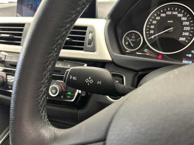 ＢＭＷ ３２０ｄ 岡山県 2017(平29)年 3.9万km アルピンホワイトⅢ 純正ナビ/Bluetooth/バックカメラ/パーキングベンチレーション/BMWアシスタンス/クルーズコントロール/オートライト/オートワイパー/フォグライト/ドライブレコーダー（F/R)/ミラー一体型ETC/衝突警告/歩行者警告/車線逸脱警告/車線変更警告/自動防眩ミラー