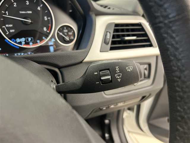 ＢＭＷ ３２０ｄ 岡山県 2017(平29)年 3.9万km アルピンホワイトⅢ 純正ナビ/Bluetooth/バックカメラ/パーキングベンチレーション/BMWアシスタンス/クルーズコントロール/オートライト/オートワイパー/フォグライト/ドライブレコーダー（F/R)/ミラー一体型ETC/衝突警告/歩行者警告/車線逸脱警告/車線変更警告/自動防眩ミラー
