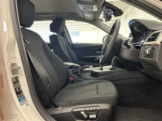 ＢＭＷ ３２０ｄ 岡山県 2017(平29)年 3.9万km アルピンホワイトⅢ 純正ナビ/Bluetooth/バックカメラ/パーキングベンチレーション/BMWアシスタンス/クルーズコントロール/オートライト/オートワイパー/フォグライト/ドライブレコーダー（F/R)/ミラー一体型ETC/衝突警告/歩行者警告/車線逸脱警告/車線変更警告/自動防眩ミラー