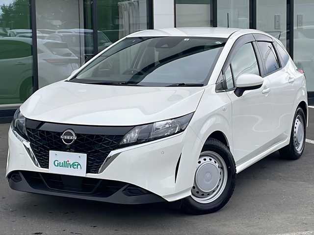 日産 ノート S FOUR 道東・釧路十勝 2022(令4)年 3.9万km ホワイト ・４WD/・社外メモリナビ/（AM・FM・CD・BT・ワンセグ・iPod）/・バックカメラ/・前席シートヒーター/・スマートキー/・プッシュスタート/・ETC/・前後コーナーセンサー/・フロアマット/・ドアバイザー