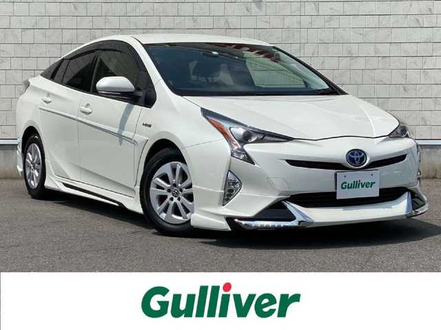 トヨタ プリウス S 岐阜県 2016(平28)年 3.7万km ホワイトパールクリスタルシャイン 社外エアロ（フロント/サイド/リア）/社外トランクスポイラー/サイドプロテクターモール/トヨタセーフティセンス/・プリクラッシュセーフティ/・レーンディパーチャーアラート/・オートマチックハイビーム/・レーダークルーズコントロール/純正SDナビ（NSZT-W64）/（フルセグTV/CD/DVD/Bluetooth）/バックカメラ/ウッド調インテリアパネル/LEDヘッドライト/メーターイルミネーション/純正15インチホイール/純正フロアマット/純正ドアバイザー/純正ETC/前後ドライブレコーダー（AN-R056）/GPSレーダー探知機/スペアタイヤ