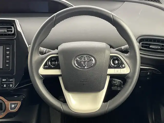 トヨタ プリウス S 新潟県 2016(平28)年 3.7万km ホワイトパールクリスタルシャイン 社外エアロ(フロント/サイド/リア)/社外トランクスポイラー/サイドプロテクターモール/トヨタセーフティセンス/・プリクラッシュセーフティ/・レーンディパーチャーアラート/・オートマチックハイビーム/・レーダークルーズコントロール/純正SDナビ【NSZT-W64】/　フルセグTV/CD/DVD/Bluetooth/前後ドライブレコーダー【AN-R056】/バックモニター/純正ETC/ウッド調インテリアパネル/LEDヘッドライト/メーターイルミネーション/純正15インチホイール/純正フロアマット/純正ドアバイザー/スペアタイヤ