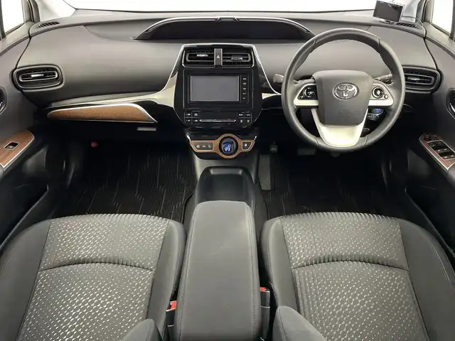 トヨタ プリウス S 新潟県 2016(平28)年 3.7万km ホワイトパールクリスタルシャイン 社外エアロ(フロント/サイド/リア)/社外トランクスポイラー/サイドプロテクターモール/トヨタセーフティセンス/・プリクラッシュセーフティ/・レーンディパーチャーアラート/・オートマチックハイビーム/・レーダークルーズコントロール/純正SDナビ【NSZT-W64】/　フルセグTV/CD/DVD/Bluetooth/前後ドライブレコーダー【AN-R056】/バックモニター/純正ETC/ウッド調インテリアパネル/LEDヘッドライト/メーターイルミネーション/純正15インチホイール/純正フロアマット/純正ドアバイザー/スペアタイヤ