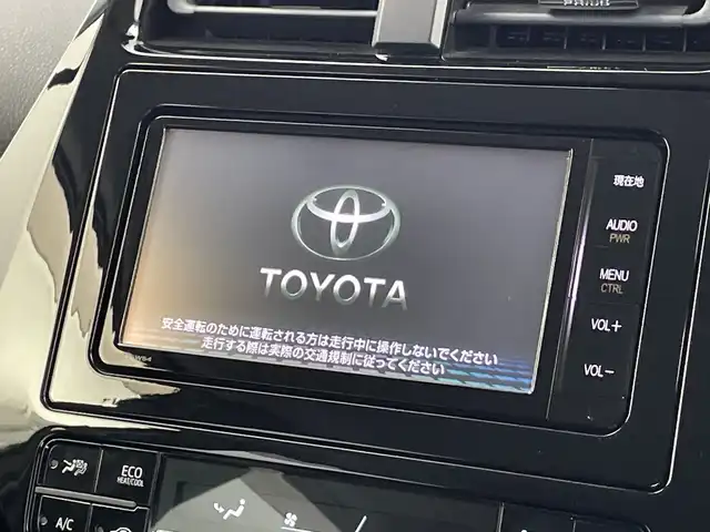 トヨタ プリウス S 新潟県 2016(平28)年 3.7万km ホワイトパールクリスタルシャイン 社外エアロ(フロント/サイド/リア)/社外トランクスポイラー/サイドプロテクターモール/トヨタセーフティセンス/・プリクラッシュセーフティ/・レーンディパーチャーアラート/・オートマチックハイビーム/・レーダークルーズコントロール/純正SDナビ【NSZT-W64】/　フルセグTV/CD/DVD/Bluetooth/前後ドライブレコーダー【AN-R056】/バックモニター/純正ETC/ウッド調インテリアパネル/LEDヘッドライト/メーターイルミネーション/純正15インチホイール/純正フロアマット/純正ドアバイザー/スペアタイヤ