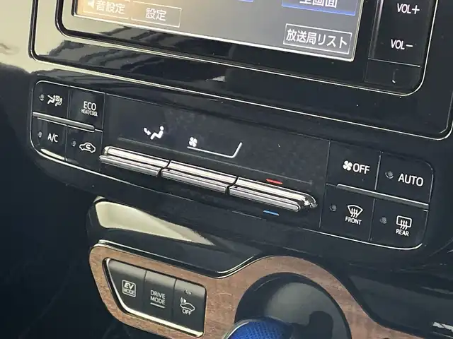 トヨタ プリウス S 新潟県 2016(平28)年 3.7万km ホワイトパールクリスタルシャイン 社外エアロ(フロント/サイド/リア)/社外トランクスポイラー/サイドプロテクターモール/トヨタセーフティセンス/・プリクラッシュセーフティ/・レーンディパーチャーアラート/・オートマチックハイビーム/・レーダークルーズコントロール/純正SDナビ【NSZT-W64】/　フルセグTV/CD/DVD/Bluetooth/前後ドライブレコーダー【AN-R056】/バックモニター/純正ETC/ウッド調インテリアパネル/LEDヘッドライト/メーターイルミネーション/純正15インチホイール/純正フロアマット/純正ドアバイザー/スペアタイヤ