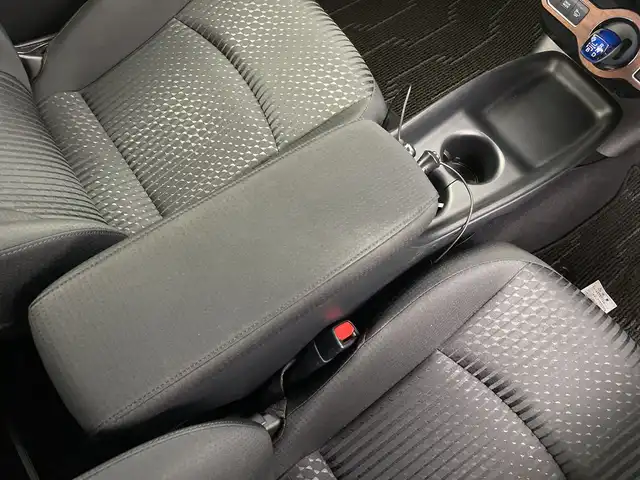 トヨタ プリウス S 新潟県 2016(平28)年 3.7万km ホワイトパールクリスタルシャイン 社外エアロ(フロント/サイド/リア)/社外トランクスポイラー/サイドプロテクターモール/トヨタセーフティセンス/・プリクラッシュセーフティ/・レーンディパーチャーアラート/・オートマチックハイビーム/・レーダークルーズコントロール/純正SDナビ【NSZT-W64】/　フルセグTV/CD/DVD/Bluetooth/前後ドライブレコーダー【AN-R056】/バックモニター/純正ETC/ウッド調インテリアパネル/LEDヘッドライト/メーターイルミネーション/純正15インチホイール/純正フロアマット/純正ドアバイザー/スペアタイヤ