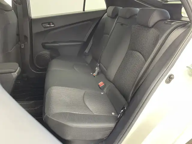 トヨタ プリウス S 新潟県 2016(平28)年 3.7万km ホワイトパールクリスタルシャイン 社外エアロ(フロント/サイド/リア)/社外トランクスポイラー/サイドプロテクターモール/トヨタセーフティセンス/・プリクラッシュセーフティ/・レーンディパーチャーアラート/・オートマチックハイビーム/・レーダークルーズコントロール/純正SDナビ【NSZT-W64】/　フルセグTV/CD/DVD/Bluetooth/前後ドライブレコーダー【AN-R056】/バックモニター/純正ETC/ウッド調インテリアパネル/LEDヘッドライト/メーターイルミネーション/純正15インチホイール/純正フロアマット/純正ドアバイザー/スペアタイヤ