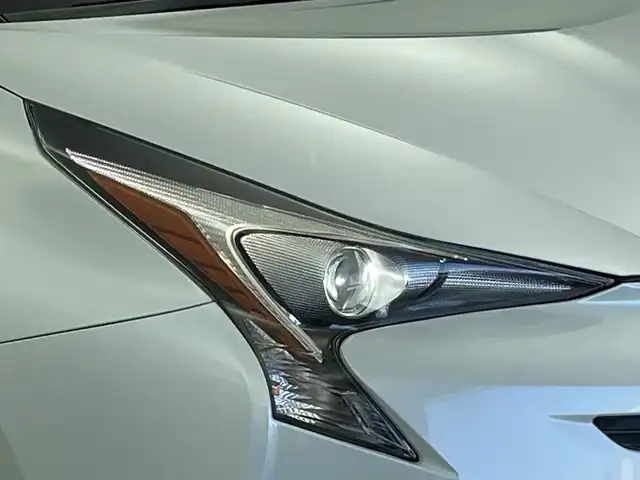 トヨタ プリウス S 新潟県 2016(平28)年 3.7万km ホワイトパールクリスタルシャイン 社外エアロ(フロント/サイド/リア)/社外トランクスポイラー/サイドプロテクターモール/トヨタセーフティセンス/・プリクラッシュセーフティ/・レーンディパーチャーアラート/・オートマチックハイビーム/・レーダークルーズコントロール/純正SDナビ【NSZT-W64】/　フルセグTV/CD/DVD/Bluetooth/前後ドライブレコーダー【AN-R056】/バックモニター/純正ETC/ウッド調インテリアパネル/LEDヘッドライト/メーターイルミネーション/純正15インチホイール/純正フロアマット/純正ドアバイザー/スペアタイヤ