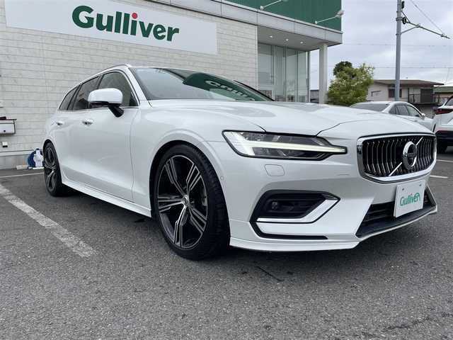 ボルボ Ｖ６０ 神奈川県 2021(令3)年 3.1万km クリスタルホワイトP OP19インチアルミ/ベージュ革シート/・全席シートヒーター/・前席エアシート/・前席パワーシート/サンルーフ/純正アンダーエアロ/ERST4本出しマフラー/ERSTダウンサス（純正バネ車載）/純正ナビゲーション/DTV・Bluetooth/全方位カメラ/運転支援システム/・パークアシストパイロット/・レーンキーピングエイド/・ブラインドスポットインフォメーション/・クロストラフィックアラート/・車間警告機能/ヘッドアップディスプレイ/前後ドライブレコーダー/スマートキーX2/ステアリングヒーター/ワイヤレススマホ充電/ハーマンカードンスピーカー/新車時手帳・取説