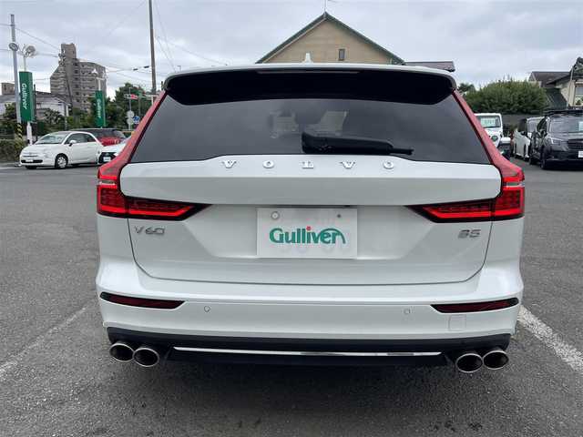 ボルボ Ｖ６０ 神奈川県 2021(令3)年 3.1万km クリスタルホワイトP OP19インチアルミ/ベージュ革シート/・全席シートヒーター/・前席エアシート/・前席パワーシート/サンルーフ/純正アンダーエアロ/ERST4本出しマフラー/ERSTダウンサス（純正バネ車載）/純正ナビゲーション/DTV・Bluetooth/全方位カメラ/運転支援システム/・パークアシストパイロット/・レーンキーピングエイド/・ブラインドスポットインフォメーション/・クロストラフィックアラート/・車間警告機能/ヘッドアップディスプレイ/前後ドライブレコーダー/スマートキーX2/ステアリングヒーター/ワイヤレススマホ充電/ハーマンカードンスピーカー/新車時手帳・取説