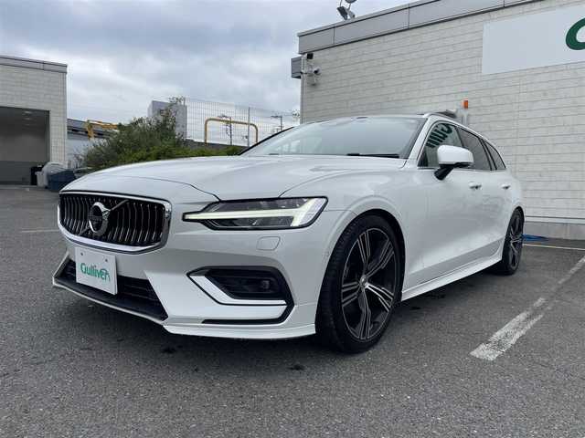 ボルボ Ｖ６０ 神奈川県 2021(令3)年 3.1万km クリスタルホワイトP OP19インチアルミ/ベージュ革シート/・全席シートヒーター/・前席エアシート/・前席パワーシート/サンルーフ/純正アンダーエアロ/ERST4本出しマフラー/ERSTダウンサス（純正バネ車載）/純正ナビゲーション/DTV・Bluetooth/全方位カメラ/運転支援システム/・パークアシストパイロット/・レーンキーピングエイド/・ブラインドスポットインフォメーション/・クロストラフィックアラート/・車間警告機能/ヘッドアップディスプレイ/前後ドライブレコーダー/スマートキーX2/ステアリングヒーター/ワイヤレススマホ充電/ハーマンカードンスピーカー/新車時手帳・取説