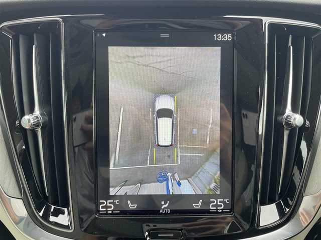 ボルボ Ｖ６０ 神奈川県 2021(令3)年 3.1万km クリスタルホワイトP OP19インチアルミ/ベージュ革シート/・全席シートヒーター/・前席エアシート/・前席パワーシート/サンルーフ/純正アンダーエアロ/ERST4本出しマフラー/ERSTダウンサス（純正バネ車載）/純正ナビゲーション/DTV・Bluetooth/全方位カメラ/運転支援システム/・パークアシストパイロット/・レーンキーピングエイド/・ブラインドスポットインフォメーション/・クロストラフィックアラート/・車間警告機能/ヘッドアップディスプレイ/前後ドライブレコーダー/スマートキーX2/ステアリングヒーター/ワイヤレススマホ充電/ハーマンカードンスピーカー/新車時手帳・取説