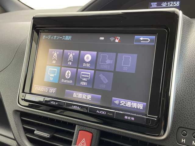 トヨタ ヴォクシー ZS 新潟県 2016(平28)年 2.7万km ブラック 純正メモリナビ（Bluetooth・CD・DVD）/両側パワースライドドア　/ワンオーナー/バックカメラ　/フルセグ　/衝突被害軽減システム　/LEDオートライト　/オートマチックハイビーム　/フォグランプ/クルーズコントロール　/ビルトインETC　/アイドリングストップ　/純正１６インチアルミホイール/MTモード付AT/スマートキー/ECOモード