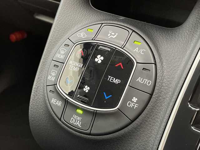 トヨタ ヴォクシー ZS 新潟県 2016(平28)年 2.7万km ブラック 純正メモリナビ（Bluetooth・CD・DVD）/両側パワースライドドア　/ワンオーナー/バックカメラ　/フルセグ　/衝突被害軽減システム　/LEDオートライト　/オートマチックハイビーム　/フォグランプ/クルーズコントロール　/ビルトインETC　/アイドリングストップ　/純正１６インチアルミホイール/MTモード付AT/スマートキー/ECOモード