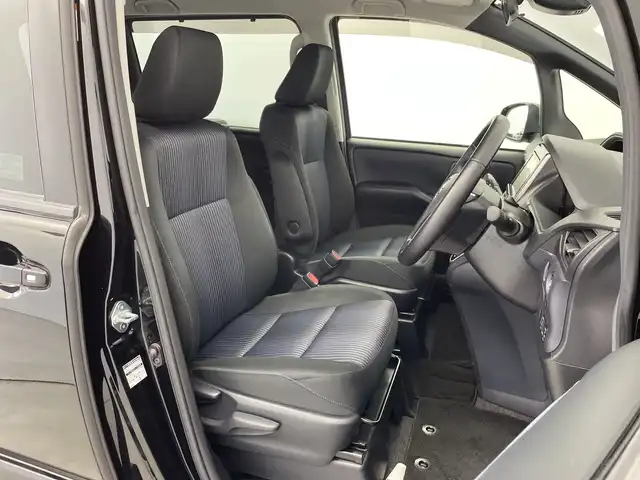 トヨタ ヴォクシー ZS 新潟県 2016(平28)年 2.7万km ブラック 純正メモリナビ（Bluetooth・CD・DVD）/両側パワースライドドア　/ワンオーナー/バックカメラ　/フルセグ　/衝突被害軽減システム　/LEDオートライト　/オートマチックハイビーム　/フォグランプ/クルーズコントロール　/ビルトインETC　/アイドリングストップ　/純正１６インチアルミホイール/MTモード付AT/スマートキー/ECOモード