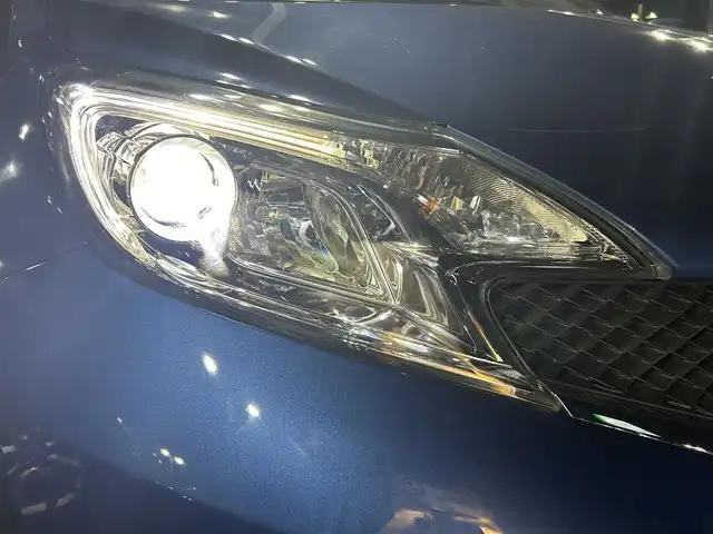 日産 ノート X DIG－S Vセレ +セーフ 群馬県 2015(平27)年 7.3万km シャイニングブルー エマージェンシーブレーキ　純正ナビ　アラウンドビューモニター　ＬＥＤオートヘッドライト　前後コーナーセンサー　アイドリングストップ　ＥＴＣ　ＡＢＳ　横滑防止装置　社外１４インチアルミホイール　禁煙車