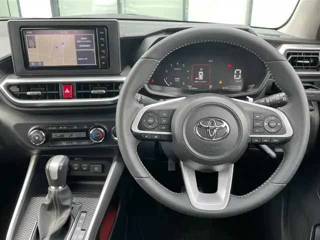 トヨタ ライズ Z 香川県 2020(令2)年 2.6万km ブラックマイカメタリック 走行距離２５７０６Km/ディーラーナビ/Bluetooth/ＣＤ／ＤＶＤ／ＢＴ/フルセグ　/バックカメラ/革巻きステアリング/ステアリングリモコン/ＥＴＣ　/ＭＴモード　/前席シートヒーター　/革調シートカバー　/ＬＥＤオートライト　/フォグランプ　/レーダークルーズコントロール/スマートアシスト/クリアランスソナー/プッシュスタート/スマートキー/スペアキー
