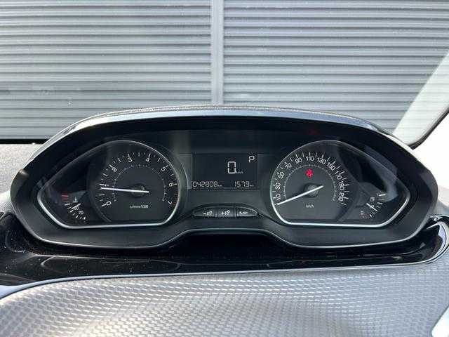 プジョー ２０８ アリュール 茨城県 2017(平29)年 4.3万km パール 後期型 /アクティブシティブレ-キ /クルコン /ディスプレイオーディオ /BT /USB /パーキングセンサー /純正16インチアルミホイール /キセノンヘッドライト /オートライト /ETC /フロア /禁煙車