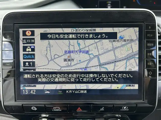 日産 セレナ e－パワー ハイウェイスター V 佐賀県 2020(令2)年 5.6万km ダークメタルグレー 7人乗り/プロパイロット/セーフティパックB/エマージェンシーブレーキ/追従クルーズコントロール/車線逸脱警報/車線逸脱防止支援/側方支援/後側方支援/前後ソナー/パーキングアシスト/純正10型SDナビ/・アラウンドビューカメラ/・フルセグTV/BT/CD/DVD/後席モニター/両側パワースライドドア/純正15インチAW/純正前方ドラレコ(DJ4－D)/LEDヘッドライト/オートライト/ETC/電動パーキングスイッチ/シートカバー/取扱説明書/保証書