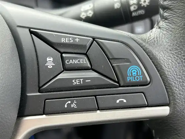 日産 セレナ e－パワー ハイウェイスター V 佐賀県 2020(令2)年 5.6万km ダークメタルグレー 7人乗り/プロパイロット/セーフティパックB/エマージェンシーブレーキ/追従クルーズコントロール/車線逸脱警報/車線逸脱防止支援/側方支援/後側方支援/前後ソナー/パーキングアシスト/純正10型SDナビ/・アラウンドビューカメラ/・フルセグTV/BT/CD/DVD/後席モニター/両側パワースライドドア/純正15インチAW/純正前方ドラレコ(DJ4－D)/LEDヘッドライト/オートライト/ETC/電動パーキングスイッチ/シートカバー/取扱説明書/保証書