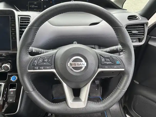 日産 セレナ e－パワー ハイウェイスター V 佐賀県 2020(令2)年 5.6万km ダークメタルグレー 7人乗り/プロパイロット/セーフティパックB/エマージェンシーブレーキ/追従クルーズコントロール/車線逸脱警報/車線逸脱防止支援/側方支援/後側方支援/前後ソナー/パーキングアシスト/純正10型SDナビ/・アラウンドビューカメラ/・フルセグTV/BT/CD/DVD/後席モニター/両側パワースライドドア/純正15インチAW/純正前方ドラレコ(DJ4－D)/LEDヘッドライト/オートライト/ETC/電動パーキングスイッチ/シートカバー/取扱説明書/保証書