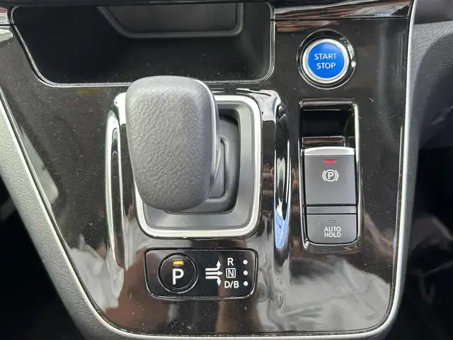 日産 セレナ e－パワー ハイウェイスター V 佐賀県 2020(令2)年 5.6万km ダークメタルグレー 7人乗り/プロパイロット/セーフティパックB/エマージェンシーブレーキ/追従クルーズコントロール/車線逸脱警報/車線逸脱防止支援/側方支援/後側方支援/前後ソナー/パーキングアシスト/純正10型SDナビ/・アラウンドビューカメラ/・フルセグTV/BT/CD/DVD/後席モニター/両側パワースライドドア/純正15インチAW/純正前方ドラレコ(DJ4－D)/LEDヘッドライト/オートライト/ETC/電動パーキングスイッチ/シートカバー/取扱説明書/保証書