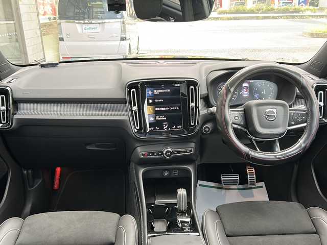 ボルボ ＸＣ４０ B5 AWD Rデザイン 埼玉県 2021(令3)年 2.2万km オニキスブラックP メーカーマルチナビ/(FM/BT/USB/TVフルセグ) /ETC /バックカメラ /ドラレコ/サンルーフ　/ルーフレール　/パワーバックドア　/harman/Kardon/ 電格ミラー ステアリングカバー　/ステアリングスイッチ /クルコン /パワーシート(D/N) /シートヒーター(全席)/ISOFIX/プッシュスタート/TRC/レーンキープアシスト/パーキングアシスト/アイドリングストップ/BSM/自動駐車/自動発車/オートライト/オートハイビーム/LEDライト