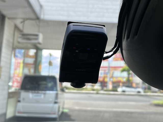 ボルボ ＸＣ４０ B5 AWD Rデザイン 埼玉県 2021(令3)年 2.2万km オニキスブラックP メーカーマルチナビ/(FM/BT/USB/TVフルセグ) /ETC /バックカメラ /ドラレコ/サンルーフ　/ルーフレール　/パワーバックドア　/harman/Kardon/ 電格ミラー ステアリングカバー　/ステアリングスイッチ /クルコン /パワーシート(D/N) /シートヒーター(全席)/ISOFIX/プッシュスタート/TRC/レーンキープアシスト/パーキングアシスト/アイドリングストップ/BSM/自動駐車/自動発車/オートライト/オートハイビーム/LEDライト