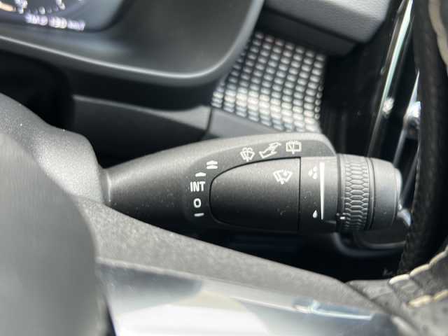 ボルボ ＸＣ４０ B5 AWD Rデザイン 埼玉県 2021(令3)年 2.2万km オニキスブラックP メーカーマルチナビ/(FM/BT/USB/TVフルセグ) /ETC /バックカメラ /ドラレコ/サンルーフ　/ルーフレール　/パワーバックドア　/harman/Kardon/ 電格ミラー ステアリングカバー　/ステアリングスイッチ /クルコン /パワーシート(D/N) /シートヒーター(全席)/ISOFIX/プッシュスタート/TRC/レーンキープアシスト/パーキングアシスト/アイドリングストップ/BSM/自動駐車/自動発車/オートライト/オートハイビーム/LEDライト