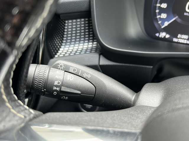 ボルボ ＸＣ４０ B5 AWD Rデザイン 埼玉県 2021(令3)年 2.2万km オニキスブラックP メーカーマルチナビ/(FM/BT/USB/TVフルセグ) /ETC /バックカメラ /ドラレコ/サンルーフ　/ルーフレール　/パワーバックドア　/harman/Kardon/ 電格ミラー ステアリングカバー　/ステアリングスイッチ /クルコン /パワーシート(D/N) /シートヒーター(全席)/ISOFIX/プッシュスタート/TRC/レーンキープアシスト/パーキングアシスト/アイドリングストップ/BSM/自動駐車/自動発車/オートライト/オートハイビーム/LEDライト